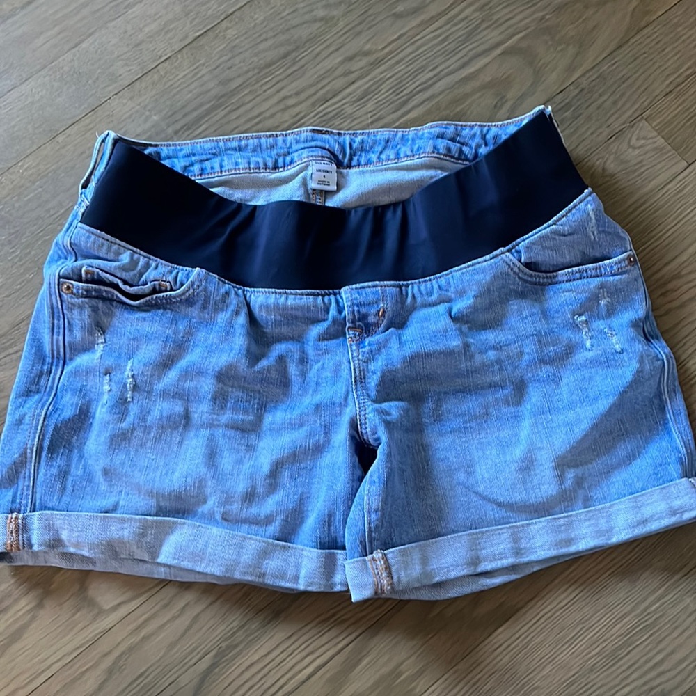 Old Navy Maternity shorts size 6